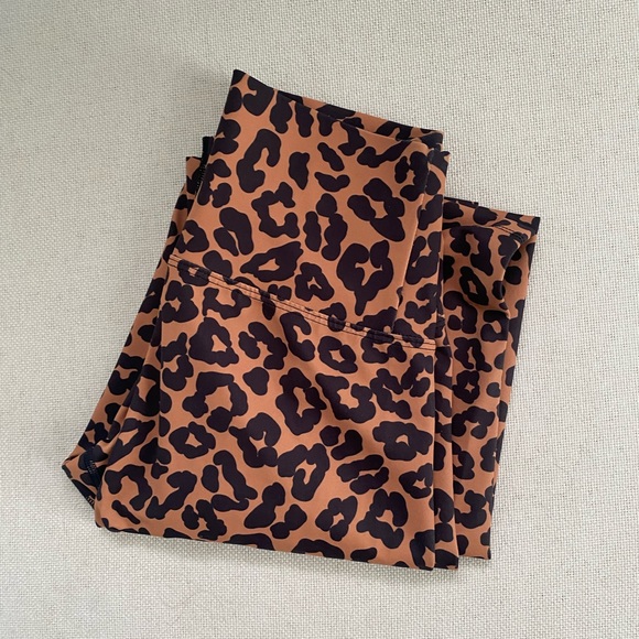 Beach Riot Piper Leggings Shiny Leopard - Picture 5 of 7